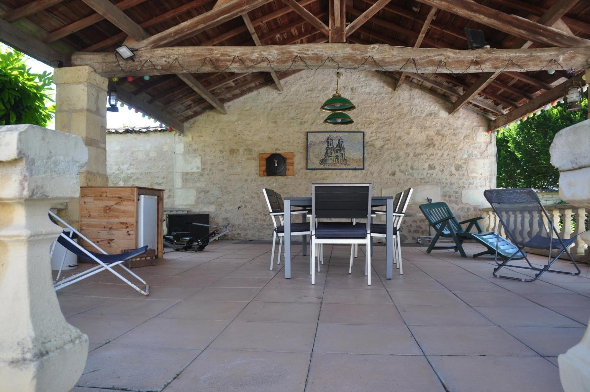 Le Hangar Saint-Jean-dʼAngély Kültér fotó