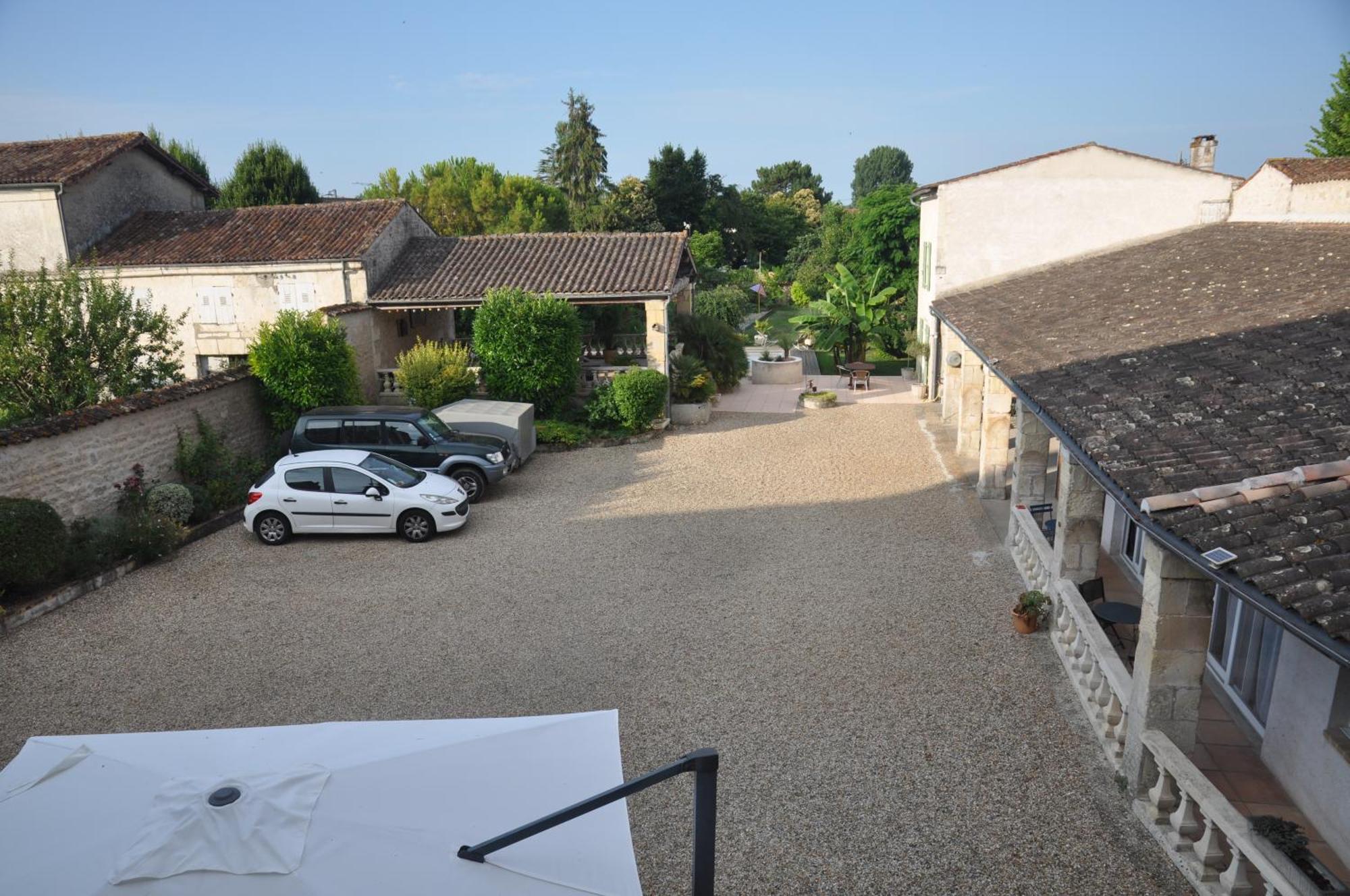 Le Hangar Saint-Jean-dʼAngély Kültér fotó